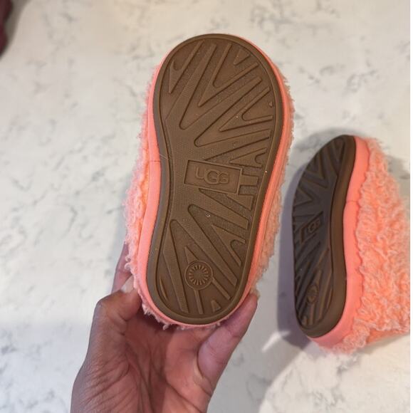 Ugg toddler size 6 starfish pink plushy faux shearling slippers cozy warm cabin - Picture 7 of 9